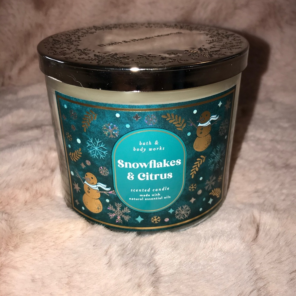 New Bath & Body Works 3 Wick Candle Snow Flakes & Citrus